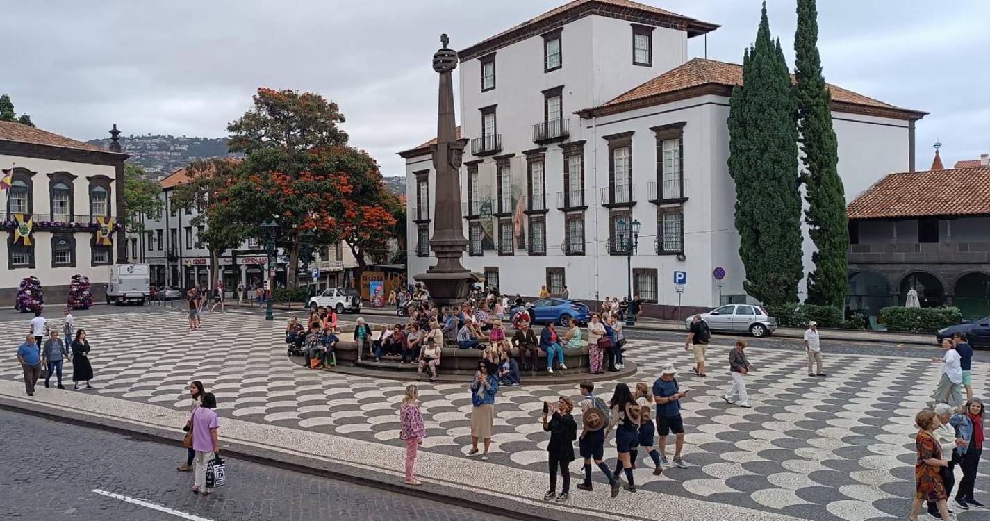 Dezenas de pessoas fazem o tapete para a procissão do Corpo de Deus (com fotos)