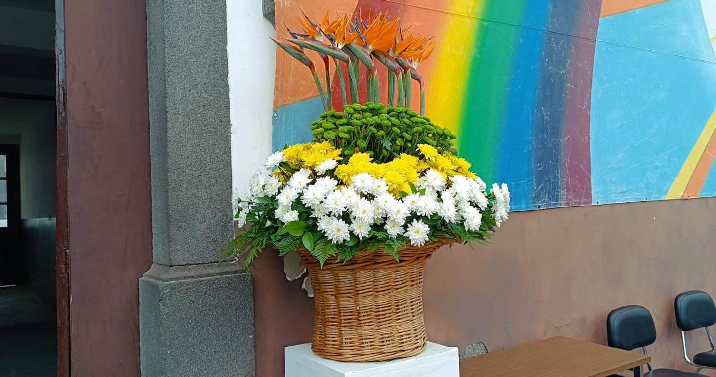 Dezenas de pessoas fazem o tapete para a procissão do Corpo de Deus (com fotos)