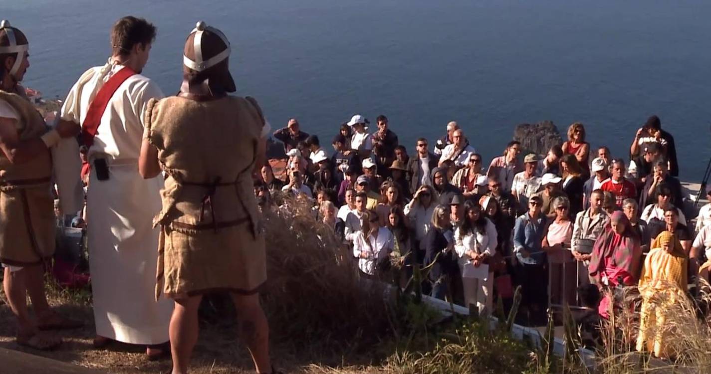 Centenas assinalam Paixão e Morte de Cristo numa época de guerra e violência (com fotos e vídeo)