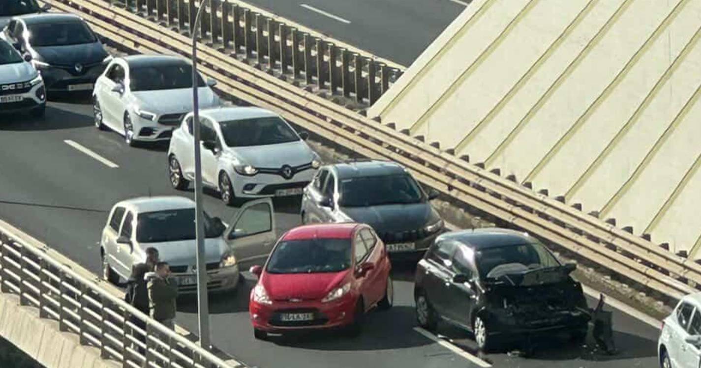 Acidente entre três carros na via rápida em Câmara de Lobos faz quatro feridos (com fotos)