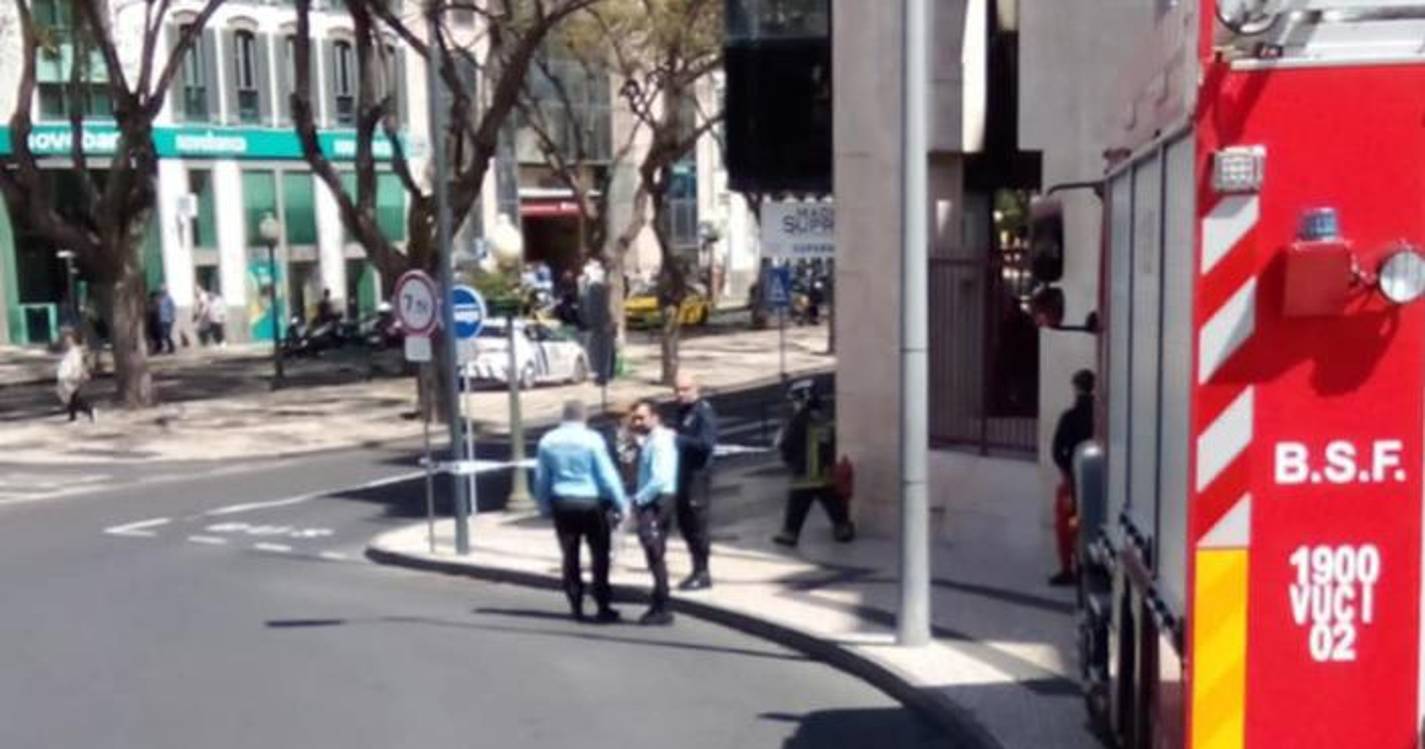 Incêndio no Funchal mobiliza 16 bombeiros das duas corporações