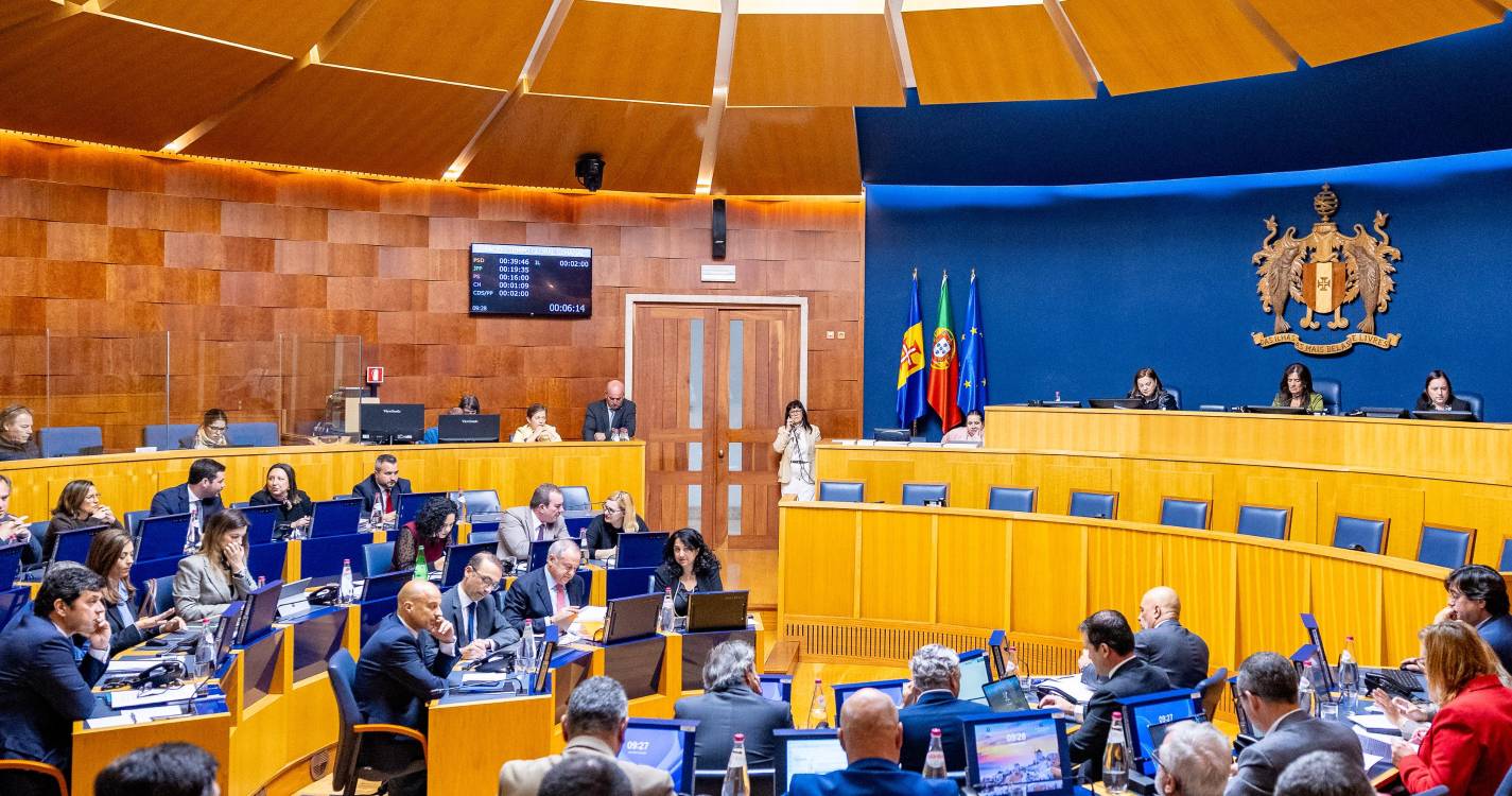 Chumbada proposta para atribuir nome de Madalena Costa a pavilhão