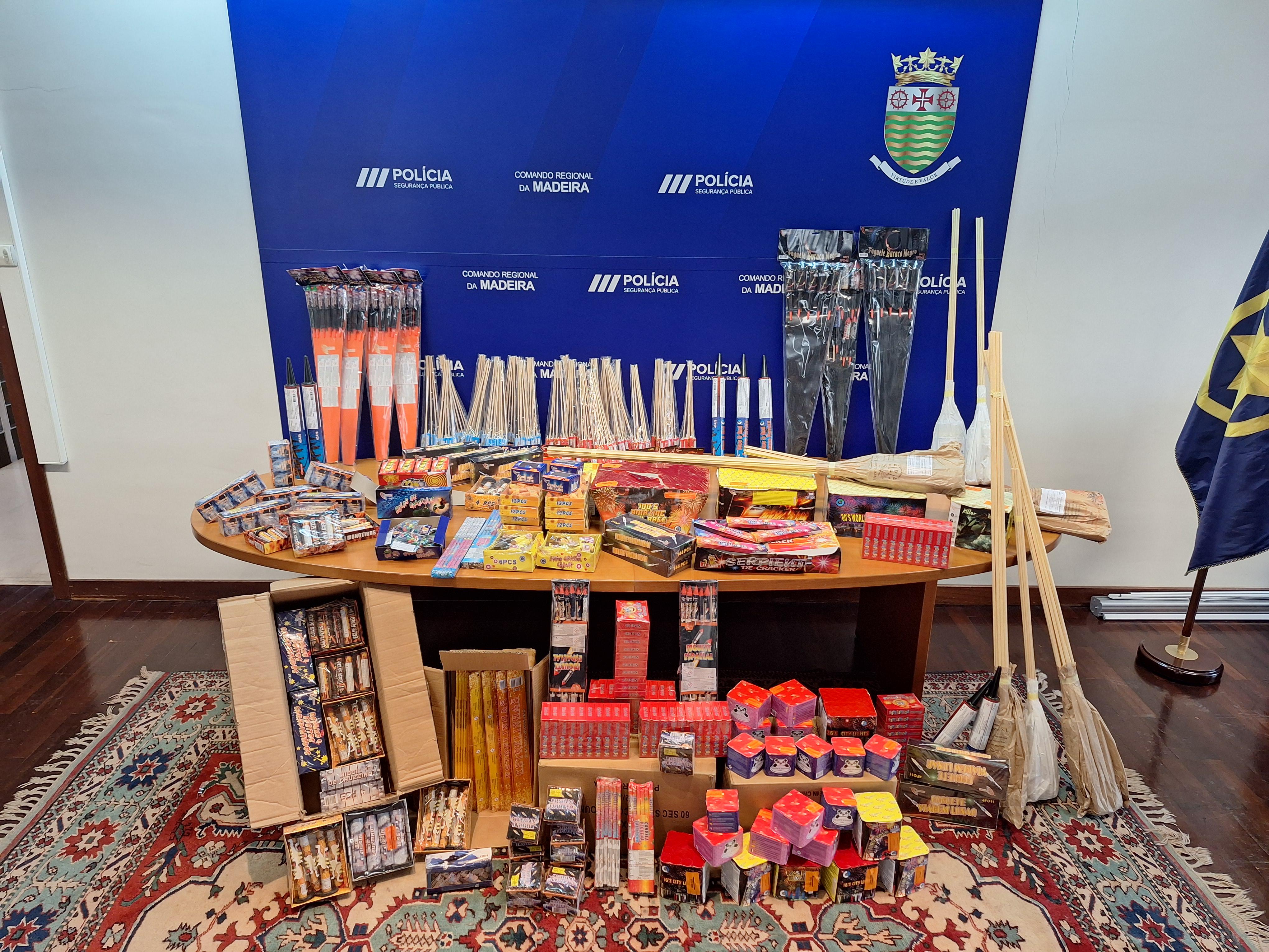 PSP apreende 80 quilos de fogo-de-artifício e instaura processo por uso de pirotecnia em viatura na via rápida