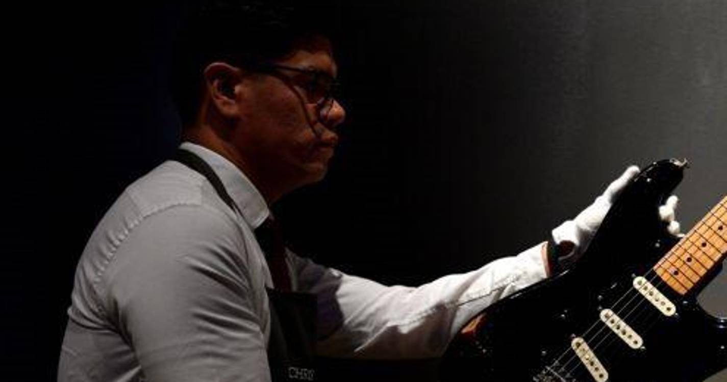 Guitarra dos Pink Floyd atinge valor recorde de 14,55 milhões de dólares em leilão