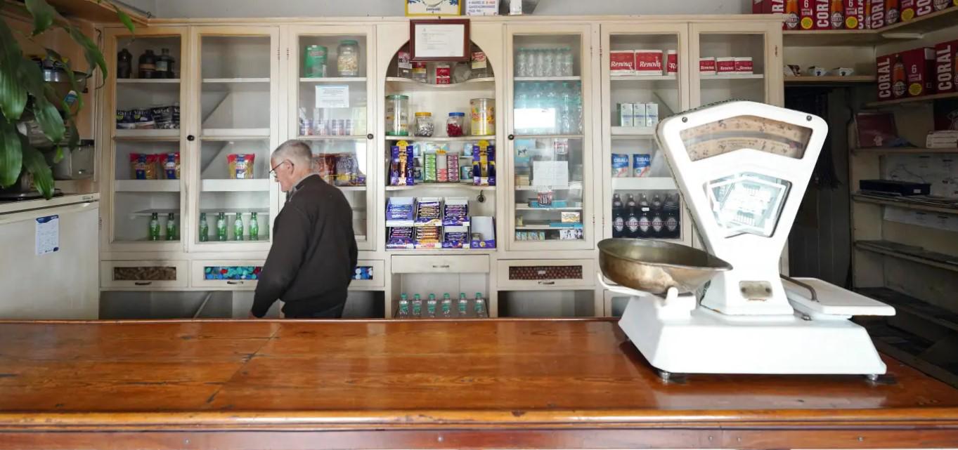 Perdidos e Achados: Moinho de água ‘descansa’ numa mercearia centenária