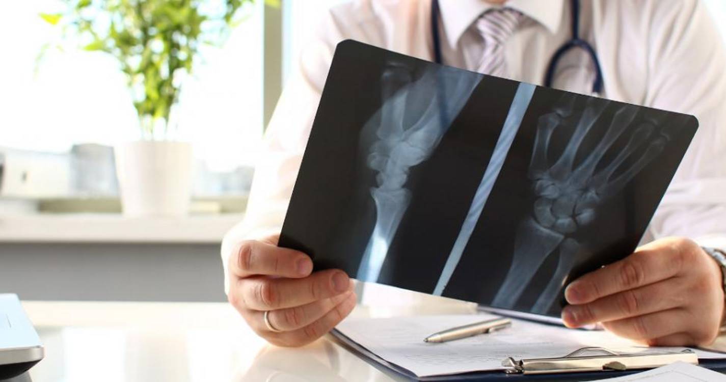 Estudo descobre mutação responsável por cancro ósseo agressivo que atinge crianças