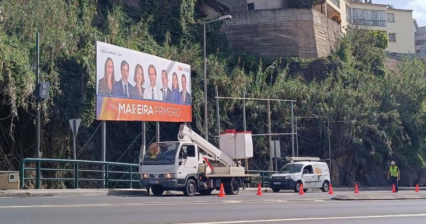 PSD já começou a mudar cartazes de campanha