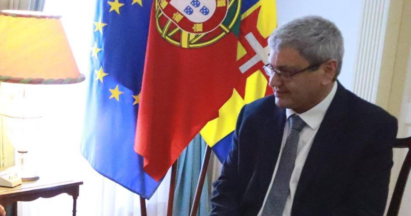 Representante recebe terça-feira delegação do CDS no Palácio
