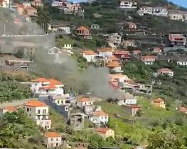 Fogo em habitação mobiliza bombeiros para o Campanário