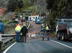Concluída limpeza de estrada afetada pelo mau tempo no Curral das Freiras (com vídeo)