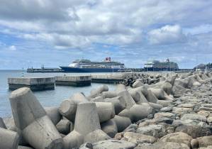 Porto do Funchal com dois navios cruzeiros