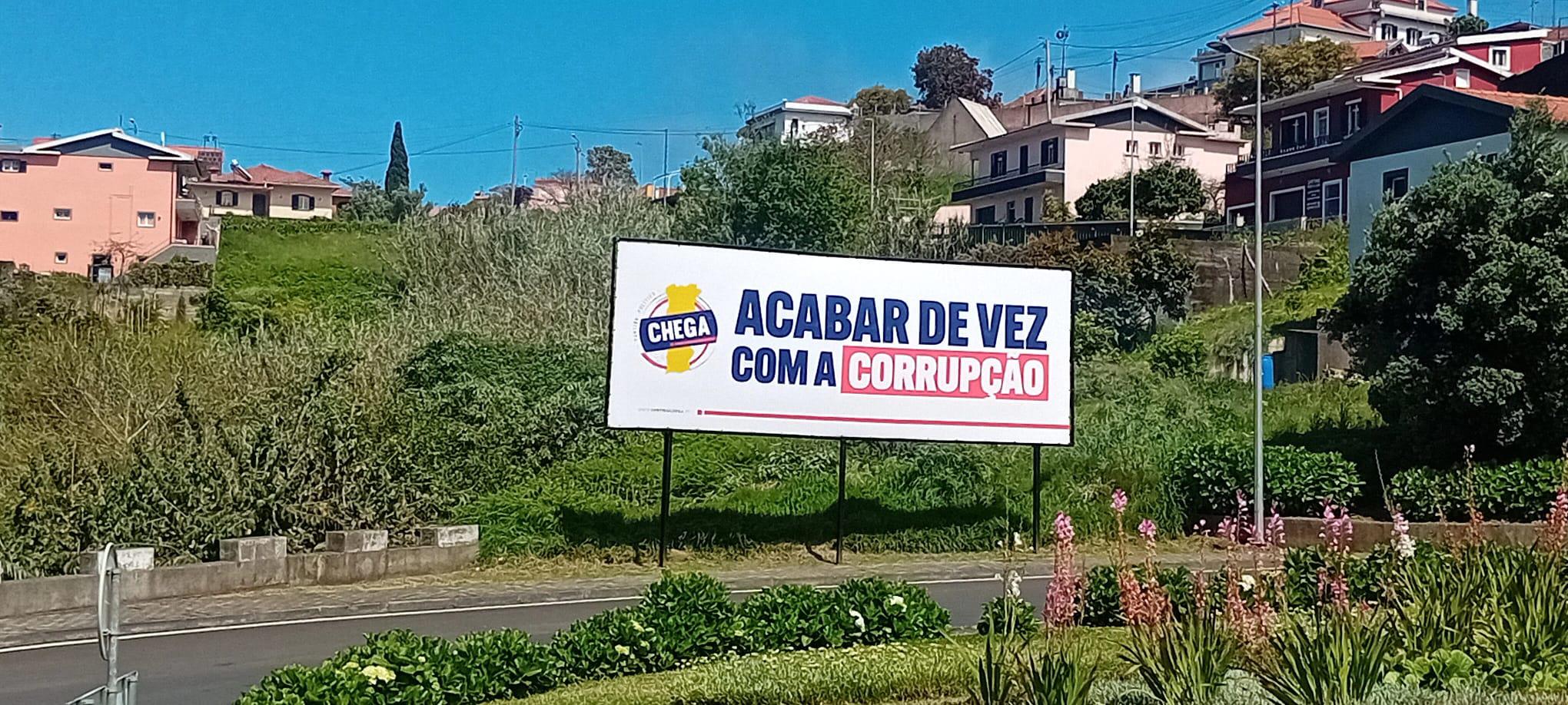 Cartazes do Chega à vista