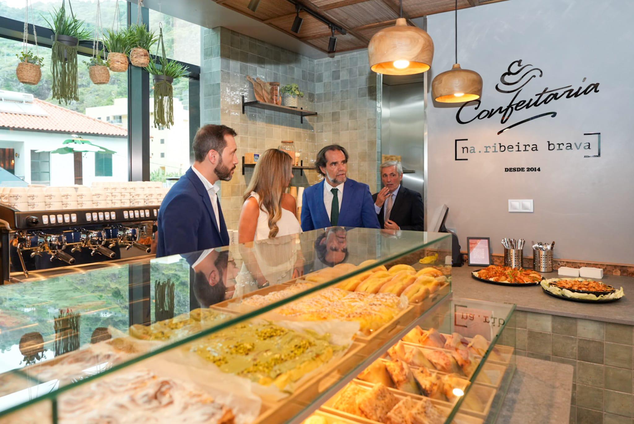 A Confeitaria inaugura nova loja na Ribeira Brava com iniciativa solidária