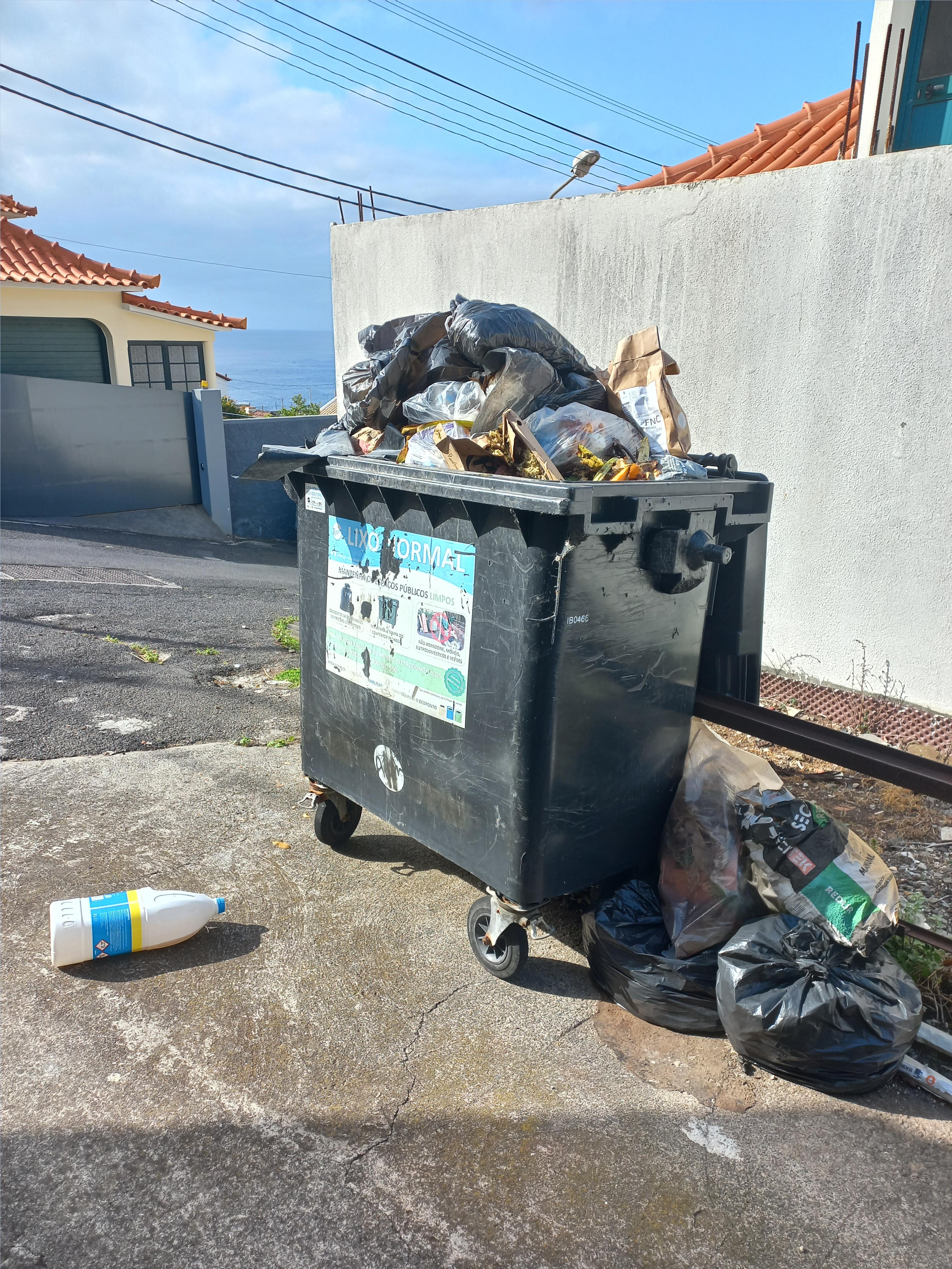 Falta de higienização em ponto de recolha de resíduos em Machico alvo de críticas
