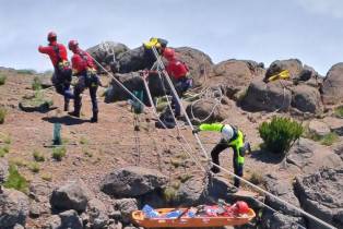 Proteção Civil promoveu Curso de Salvamento em Grande Ângulo na valência de Montanha e Falésia