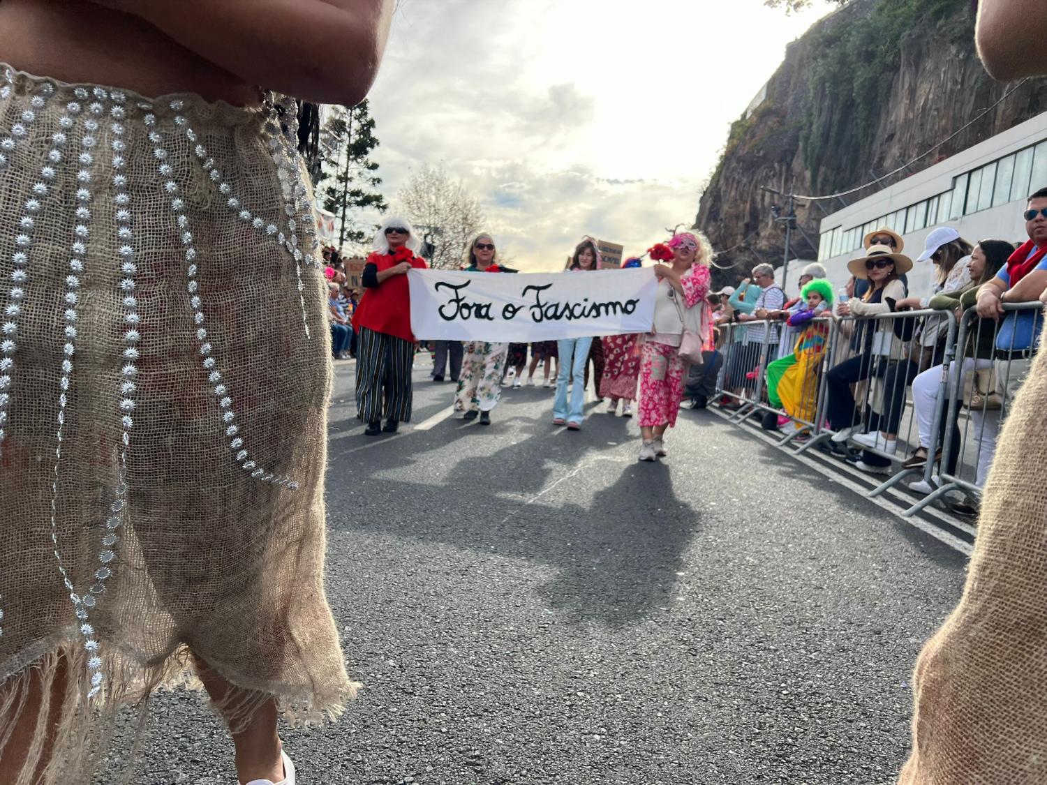 Também Salazar desfilou por entre elementos da PIDE.