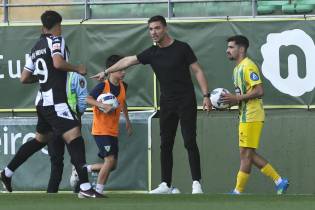 Nacional vence em Tondela e fica mais perto da permanência na I Liga