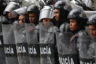 Num comunicado divulgado por ocasião do Dia Mundial da Liberdade de Imprensa, o IPYS realçou que alguns jornalistas já não assinam os seus artigos.