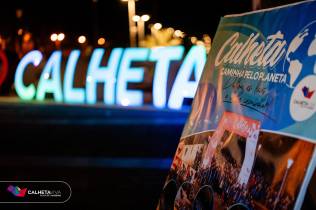 Calheta caminha pelo planeta em noite de sensibilização