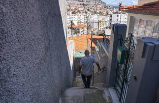 Perdidos e Achados: Viver numa cidade apenas com degraus no caminho