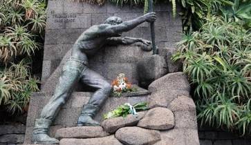 Margarido na homenagem ao Trabalhador Madeirense na Avenida Sá Carneiro