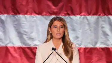 Melania Trump critica comediante Jimmy Kimmel após tiroteio em jantar de gala