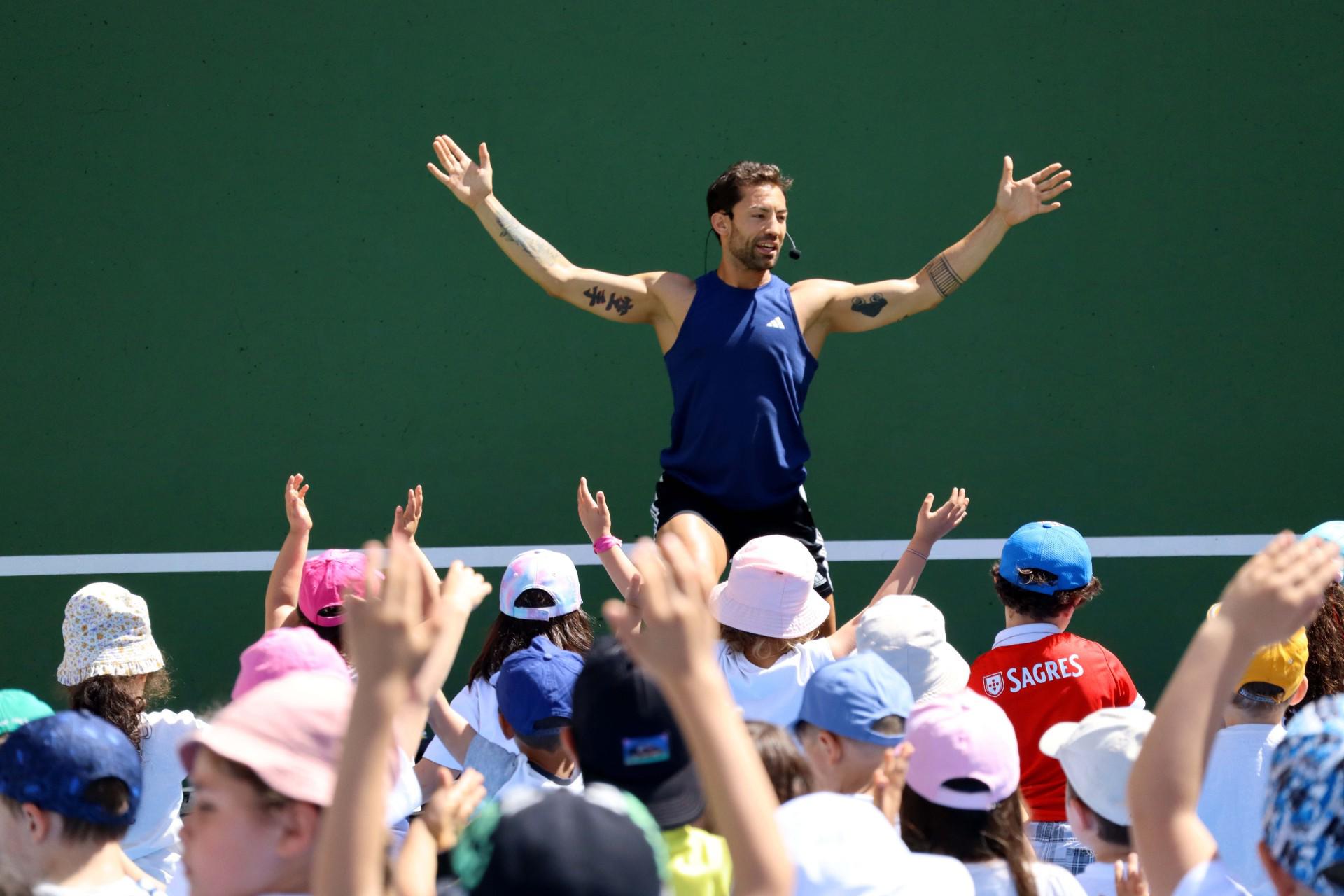 600 alunos da Ribeira Brava assinalaram hoje o Dia da Criança