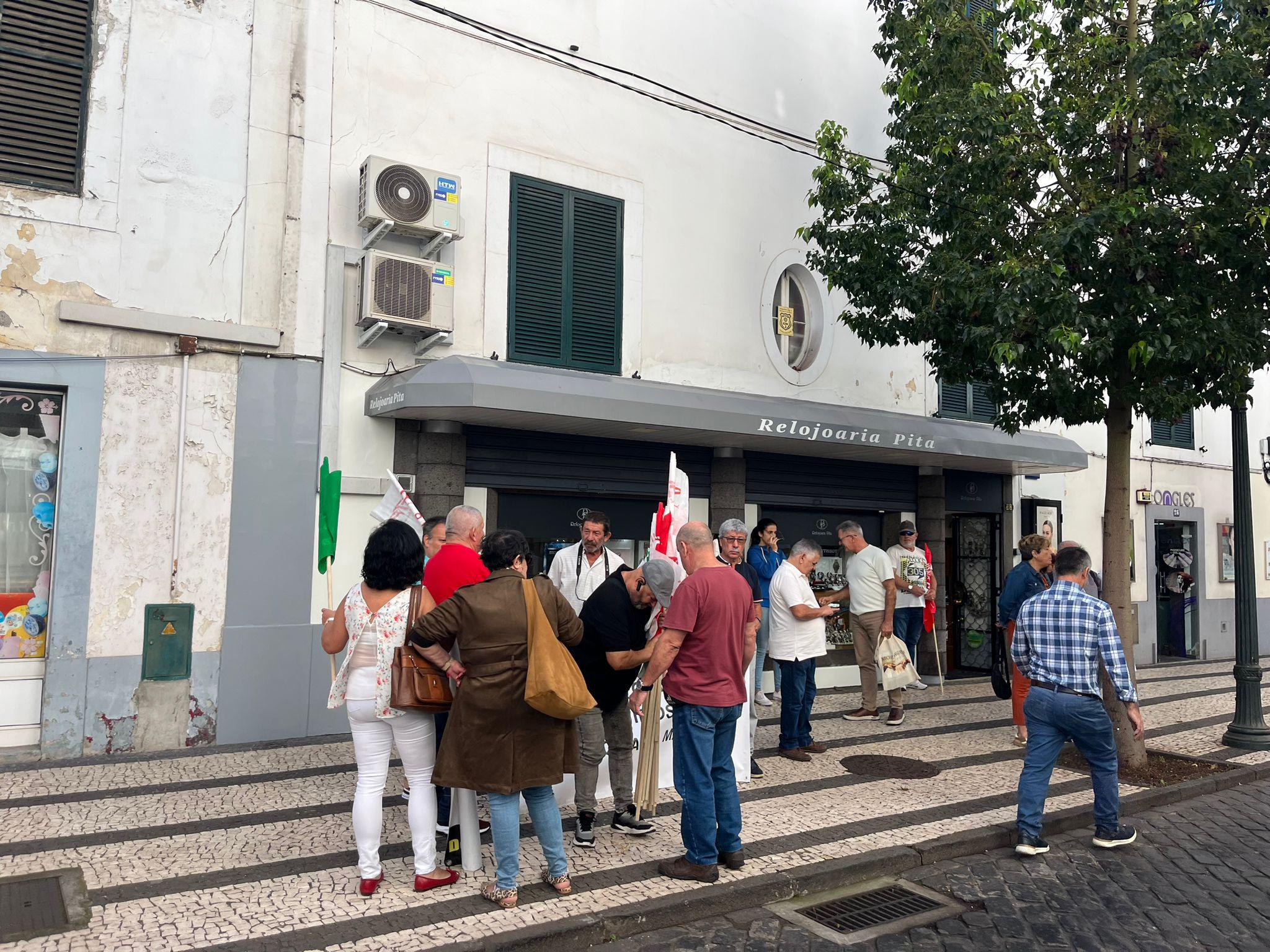 Marcha contra o Pacote Laboral já reúne muitos participantes no Funchal (com fotos e vídeo)