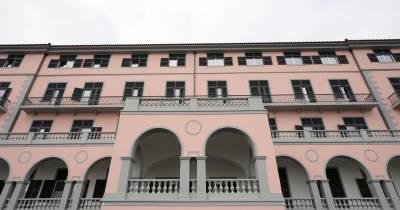 Um dos elevadores já funciona normalmente.