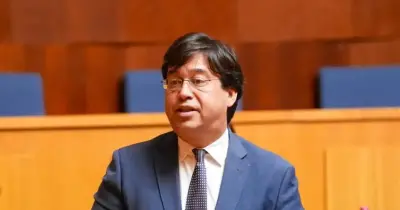 O socialista criticava Válter Correia, PSD, por “tentar corrigir os erros do senhor presidente do Governo Regional”.