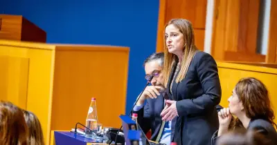 PS anuncia voto favorável à homenagem a Madalena Costa