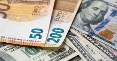 Euro baixa face ao dólar antes de reunião do BCE