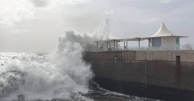 Aviso de agitação marítima forte cancelado
