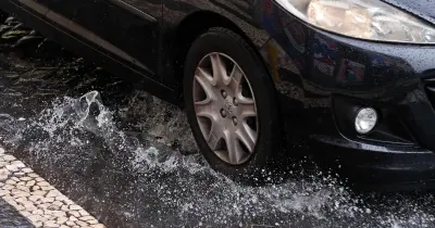 Mau tempo: Trânsito cortado na A1 em Vila Franca de Xira por risco de queda de placar