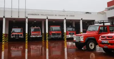 Carro destruído pelas chamas durante a madrugada em Câmara de Lobos