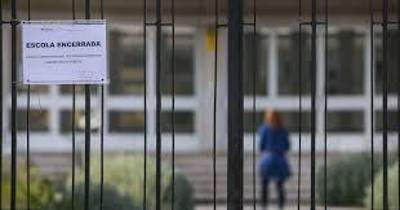 866 funcionários e 273 professores fizeram greve esta manhã. Quatro escolas fechadas