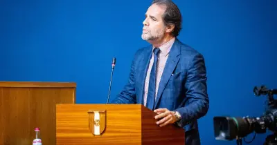 Albuquerque anuncia aquisição de 13 ambulâncias e reabilitação dos quartéis de bombeiros da Ribeira Brava e Ponta do Sol