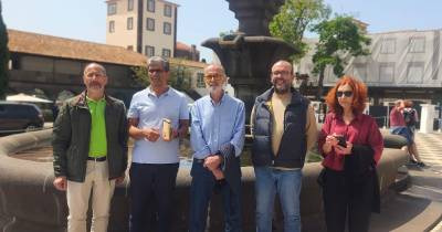 Marcha entre o Largo do Município e a Assembleia nas Comemorações do 25 de Abril