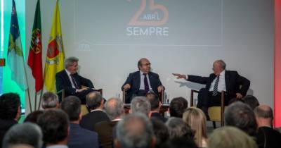 Alberto João Jardim e Mota Amaral em conferência sobre Autonomia e Comunidades nos Açores