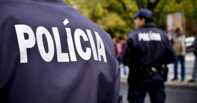 A PSP deteve a alegada cúmplice do homem que foi hoje morto na sequência de uma tentativa de assalto a um agente policial na Rua Atriz Maria Matos.