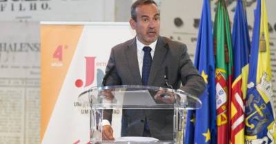 Jornadas: Coelho anuncia alargamento das bolsas de estudo a todos os alunos de Câmara de Lobos