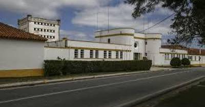 Intruso entra na cadeia de Alcoentre e deixa telemóveis, álcool e droga