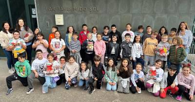 Projeto ‘Uma Ponte entre Gerações’ juntou jovens e menos jovens, num “momento marcado pela partilha, pela afetividade e pelo espírito natalício”.