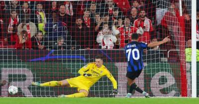 Benfica esteve a ganhar por 3-0 e empatou (3-3).