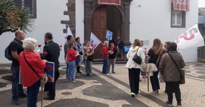 Professores reivindicam direitos junto ao Parlamento regional