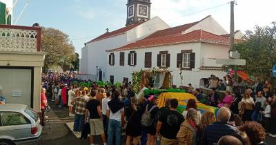 Cortejo alegórico no Caniço reúne multidão (com vídeo)