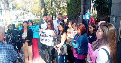 Famílias criticam autoridades por não terem direito a habitação