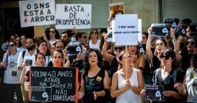 Os sindicatos representativos dos médicos e o ministro da Saúde voltam hoje às negociações.