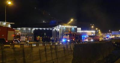 Incêndio terá destruído vários autocarros da Rodoeste, no Funchal (com fotos e vídeo)