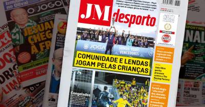 Comunidade e lendas jogam pelas crianças